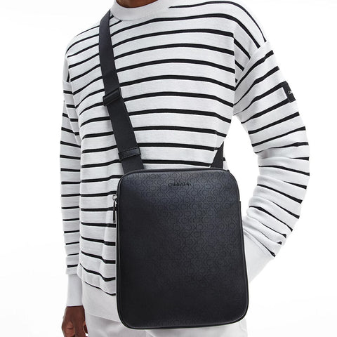 Image of תיק צד קלווין קליין CALVIN KLEIN דגם K50K508760 BAX