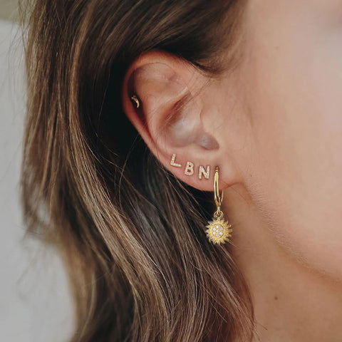 Image of זוג עגילי אות זירקונים כסף 925